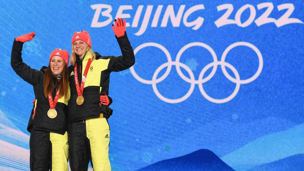 Katharina Hennig und Victoria Carl gewannen 2022 sensationell Olympia-Gold. (Archivbild)