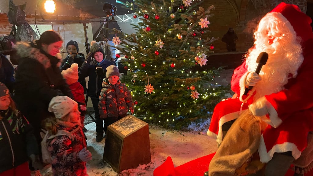 Der Weihnachtsmann sorgt in Jerichow für viele Kinderüberraschungen.