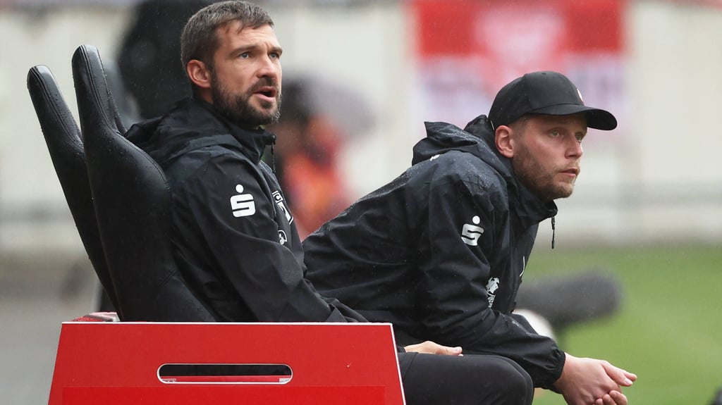 Sascha Prüfer (l.) ist seit Sommer Co-Trainer beim HFC.