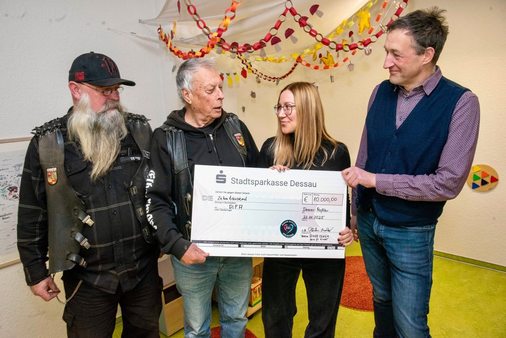 Dessau „Biker zeigen Herz für Kinder“ haben die weihnachtliche Bescherung vorzogen und 10.000 Euro an die DIFA interdisziplinäre Frühförderstelle Anhalt übergeben.