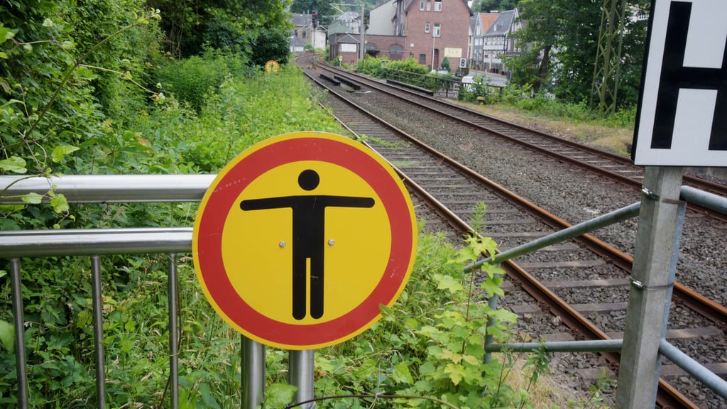 Am Bahnhof in Könnern haben Bundespolizisten einen Mann festgenommen.