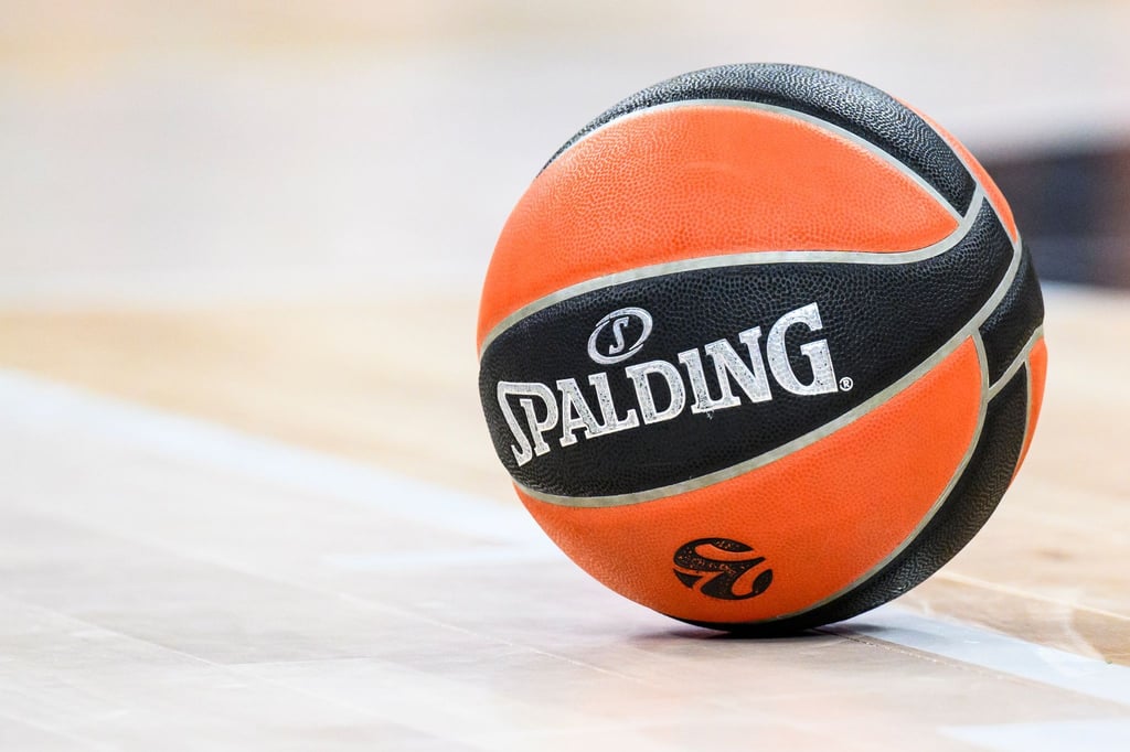 Der Basketball fliegt bald wieder in Israel durch Körbe.