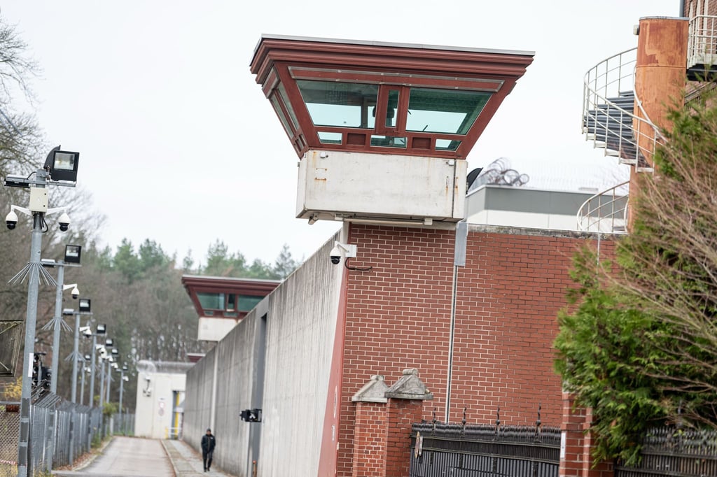 Die Polizei sucht nach einem Gefangenen, der von seinem Freigang nicht ins Gefängnis zurückkam. Er soll zudem eine Gewalttat verübt haben. (Archivfoto)