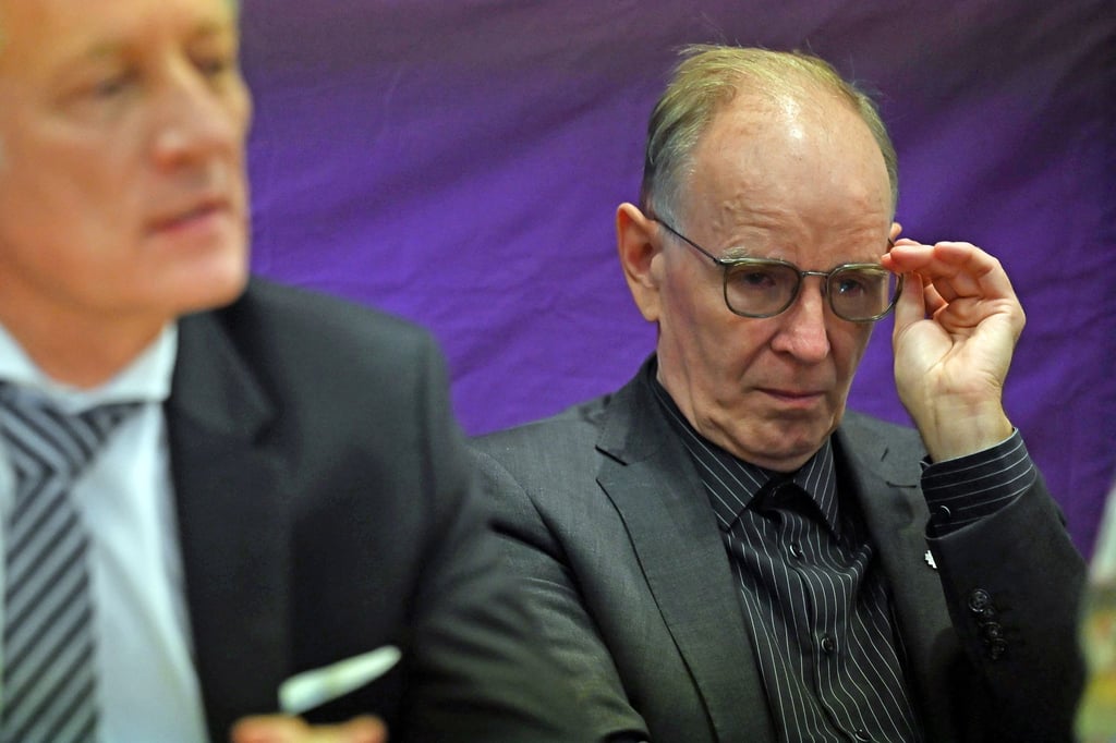 Besonders die Aufarbeitung sexualisierter Gewalt beschäftigt bei der Landessynode Präsident Matthias Kannengießer (links) und Landesbischof Ralf Meister (rechts) ‒ aber auch absehbare finanzielle Herausforderungen.