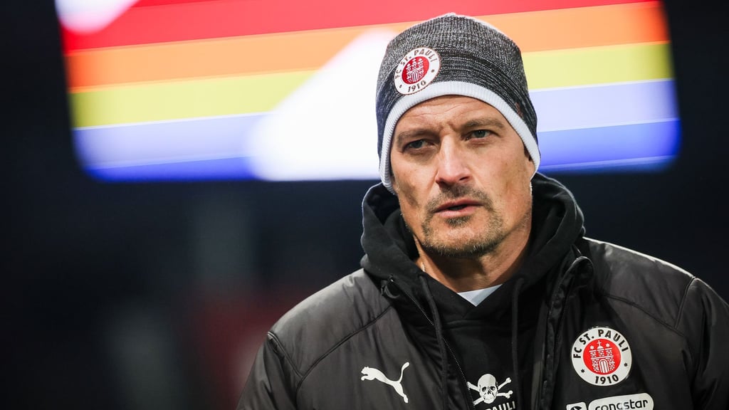 Erlebt sportlich seine schwerste Zeit beim FC St. Pauli: Cheftrainer Alexander Blessin