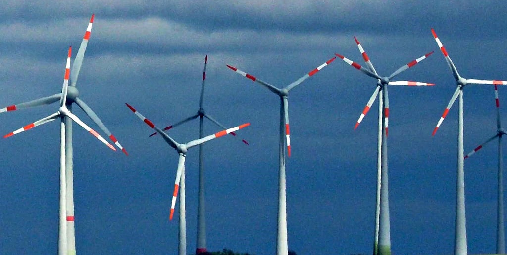 Von jedem modernen Windrad im Territorium fließt als gesetzlich fixierte Akzeptanzabgabe jährlich eine fünfstellige Summe an die Kommune. 