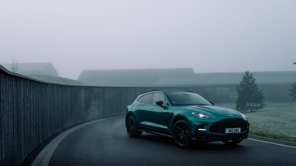 Der Aston Martin DBX S setzt mit 727 PS neue Maßstäbe unter den konventionellen Luxus-SUV.