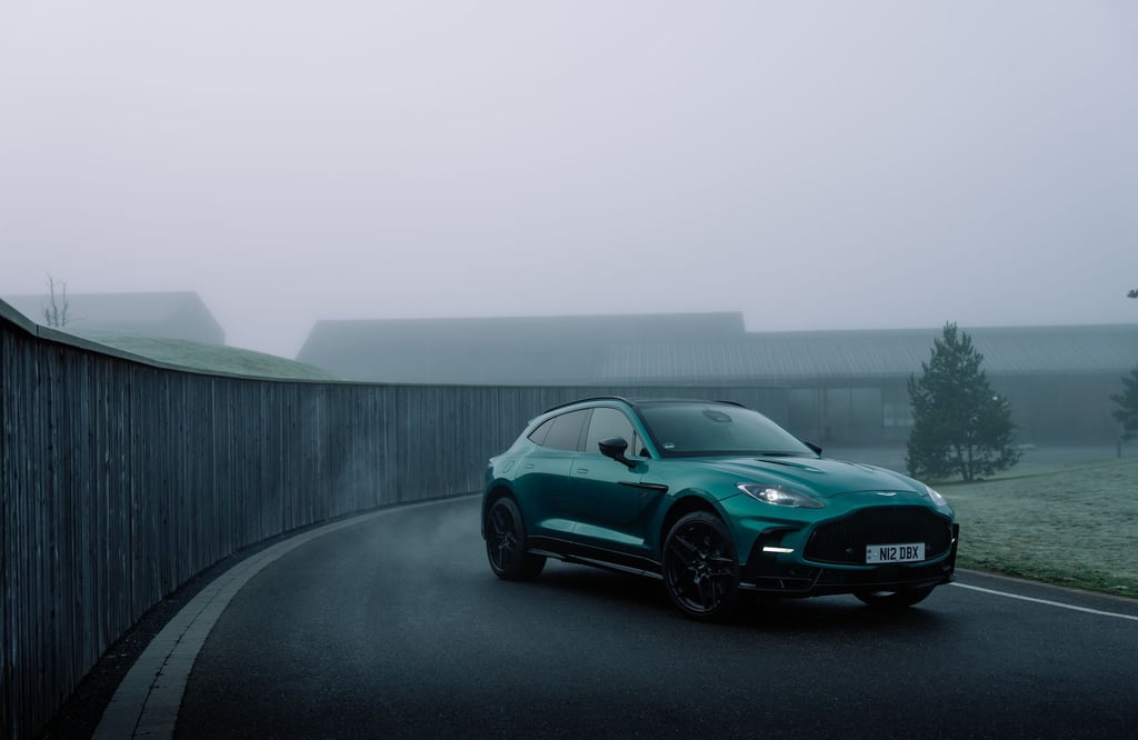 Der Aston Martin DBX S setzt mit 727 PS neue Maßstäbe unter den konventionellen Luxus-SUV.