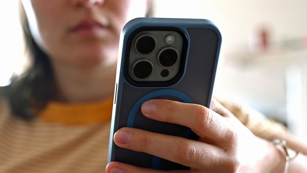 Online-Anzeigen mit dem Kürzel „TG-T“ locken Minderjährige in gefährliche Situationen: Hinter harmlos wirkenden Angeboten verbergen sich sexuelle Ausbeutung und Missbrauch.