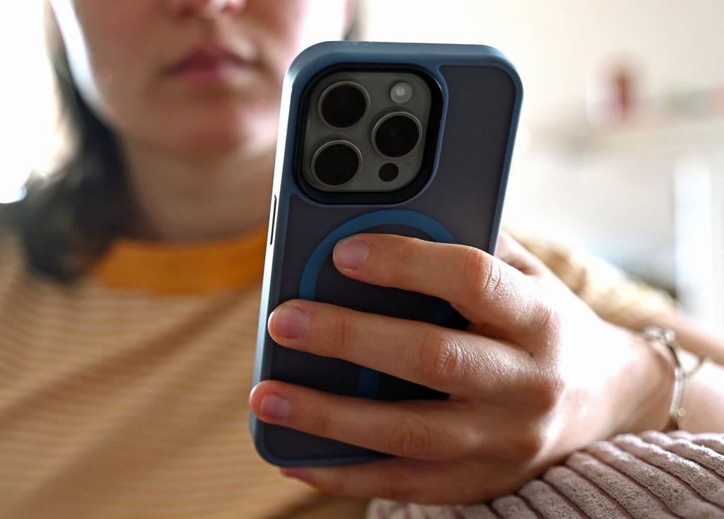 Online-Anzeigen mit dem Kürzel „TG-T“ locken Minderjährige in gefährliche Situationen: Hinter harmlos wirkenden Angeboten verbergen sich sexuelle Ausbeutung und Missbrauch.