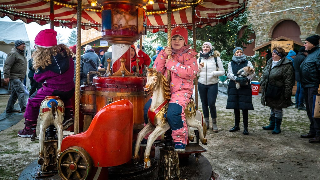 Karussellfahrten auf dem Weihnachtsmarkt Leitzkau.
