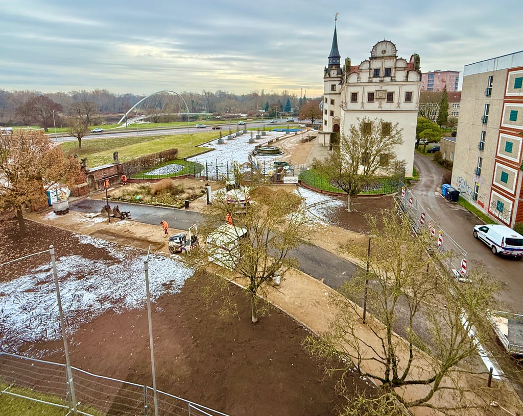 Die Stadt Dessau-Roßlau lässt den Zugang zum Lustgarten zwischen dem B&B-Hotel und dem Johannbau neu gestalten. Die Arbeiten sind auf der Zielgeraden.