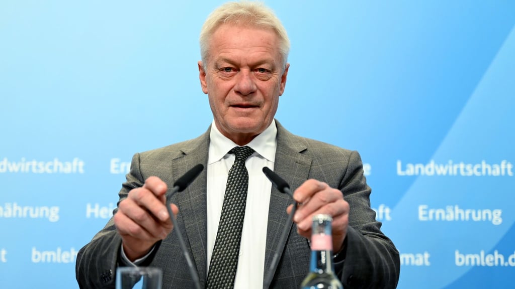 Bundesminister Alois Rainer stellt den „Ernährungsreports 2025“ vor.