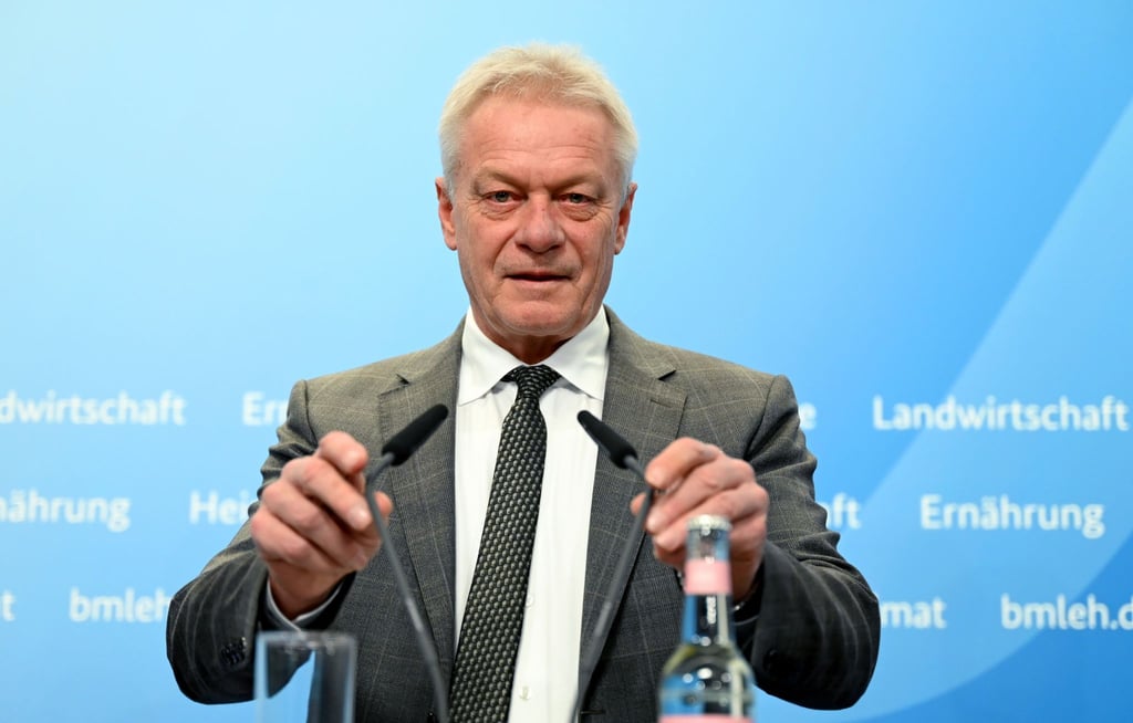 Bundesminister Alois Rainer stellt den „Ernährungsreports 2025“ vor.
