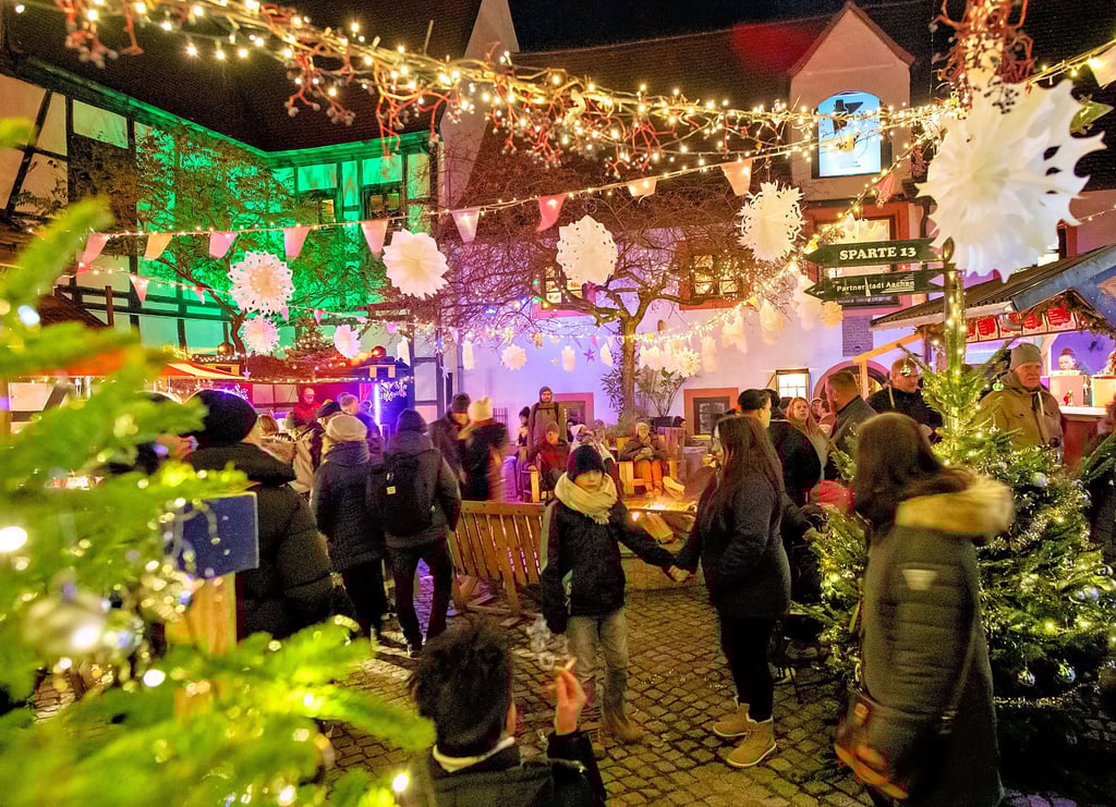 Es wird romantisch am Wochenende. Die festlich geschmückten Höfe der Innenstadt bringen echte Vorweihnachtsstimmung nach Naumburg.