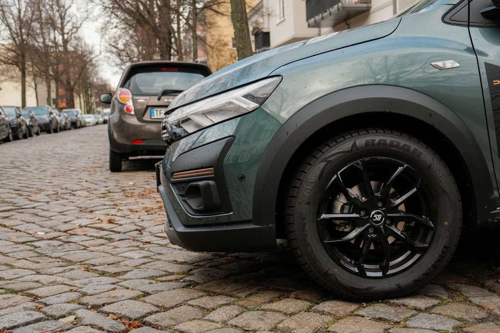 Langsam vortasten: Nur wer sicher ist, dass er niemanden gefährdet, sollte auf die Straße fahren.