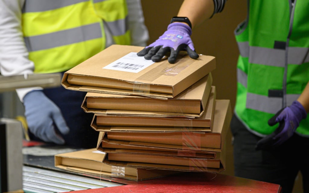 Pakete und Päckchen sollten bis zum 20. Dezember versendet werden. (Archivbild)