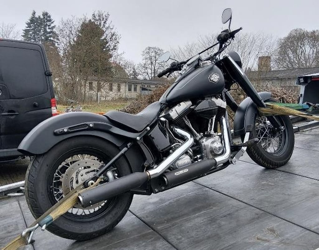 Dieses Motorrad vom Beschuldigten von Hersteller Harley-Davidson ist von Ermittlern sichergestellt worden.