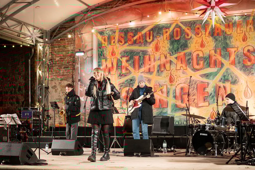 Annemarie Eilfeld bittet am Sonntagabend zum Weihnachtssingen auf die Wasserburg nach Roßlau.