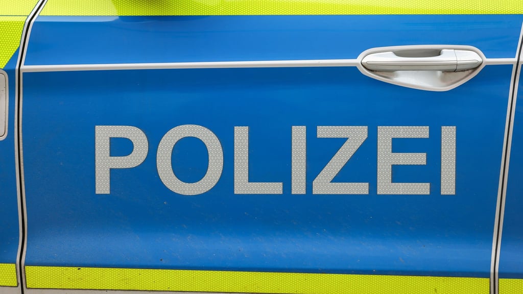 Zwei Pkw sind auf der B245 zwischen Haldensleben und Uhrsleben zusammengestoßen.