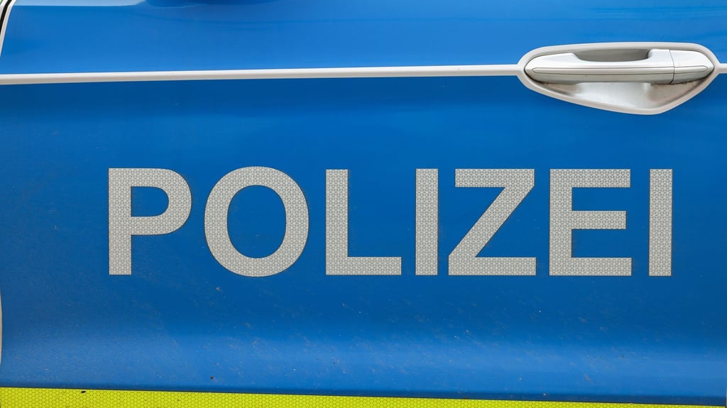 Zwei Pkw sind auf der B245 zwischen Haldensleben und Uhrsleben zusammengestoßen.