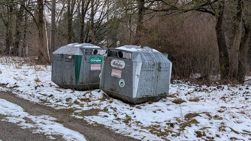 Die Altglascontainer in Tanne befinden sich nun an ihrem neuen Standort.
