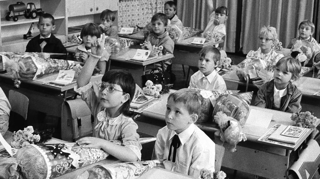 So wie zu DDR-Zeiten gehört die Schultüte und die feierliche Einschulung auch heute noch zum Schulstart für Kinder dazu.