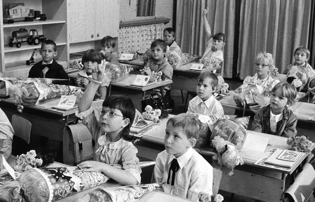 So wie zu DDR-Zeiten gehört die Schultüte und die feierliche Einschulung auch heute noch zum Schulstart für Kinder dazu.