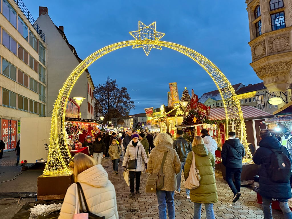 Der Adventsmarkt in Dessau. 