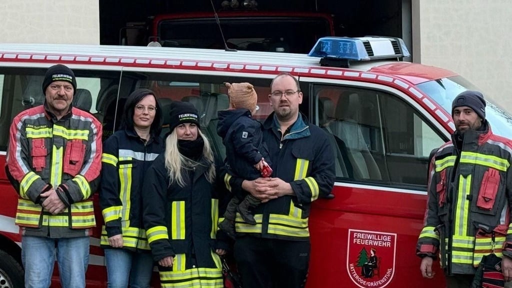 Der neue Mannschaftstransportwagen ist in Vatterode vorgefahren. 