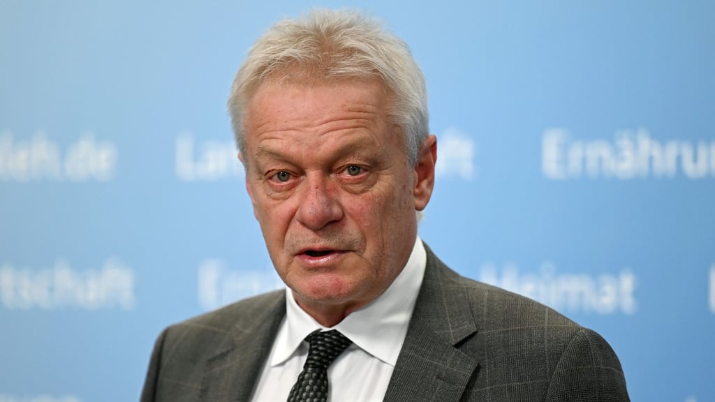 Alois Rainer stellt die Ergebnisse des Reports „Deutschland, wie es isst“ vor.