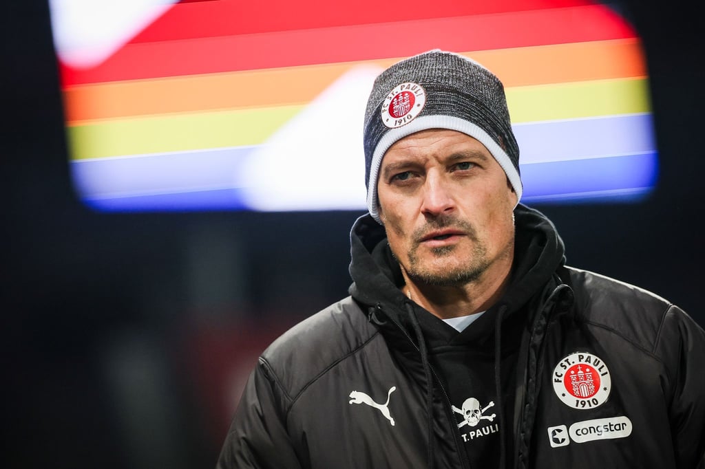Erlebt sportlich seine schwerste Zeit beim FC St. Pauli: Cheftrainer Alexander Blessin