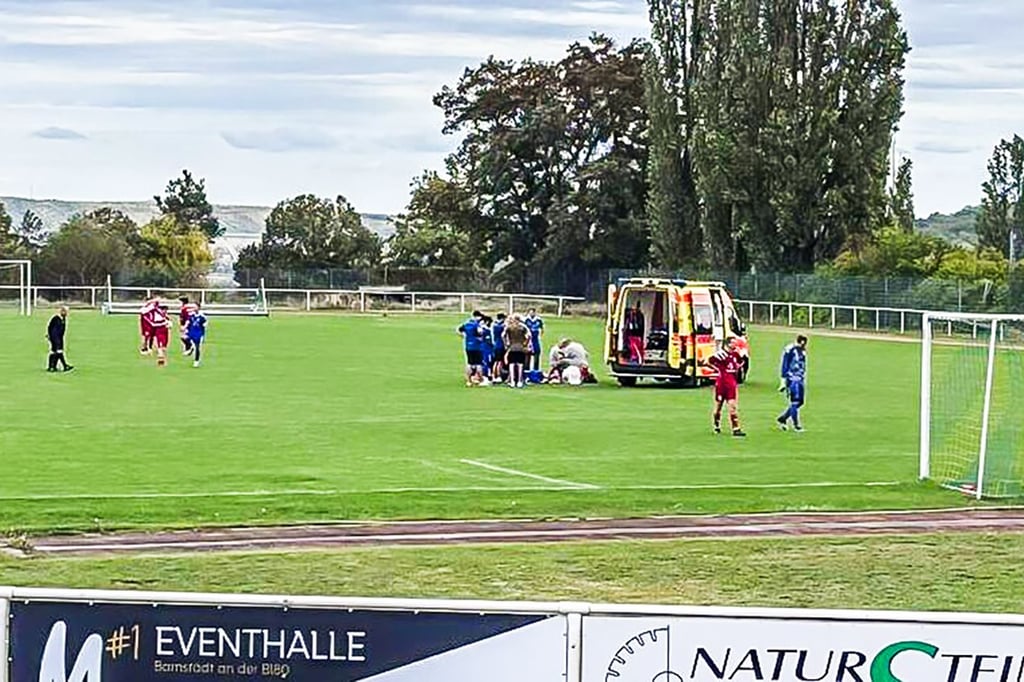 21. September, Kreisoberliga-Punktspiel zwischen dem FC ZWK Nebra und dem VfB Großgörschen: Der schwer verletzte Kevin Trabert musste beim Stand von 4:0 für die Gastgeber in der 88. Minute lange auf dem Spielfeld behandelt werden, bevor er ins Krankenhaus transportiert werden konnte. Nun ist die Partie vom Sportgericht neu angesetzt worden.