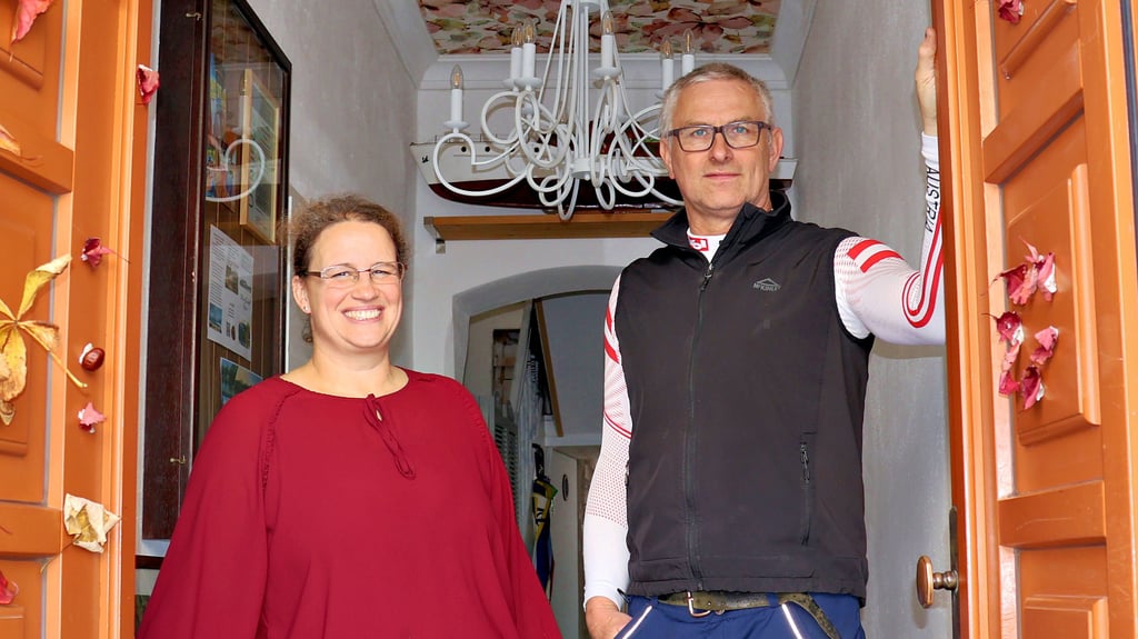 Jana und René Habermann begrüßen in Havelberg am liebsten selbst die Gäste an der Haustür ihrer Ferienwohnung „Havelzeit“