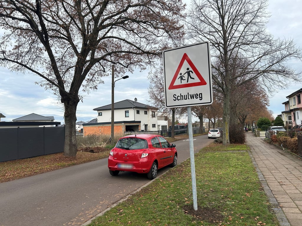 An der Gernröder Straße in Magdeburg wurden in beiden Fahrtrichtungen neue Schilder aufgestellt. 