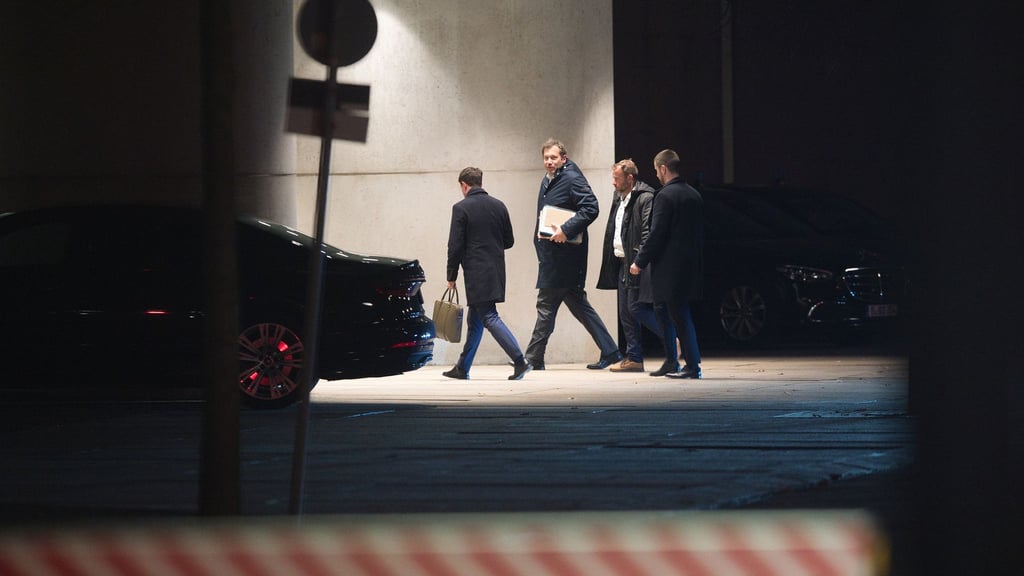 Nach fast sechs Stunden haben die Spitzen von Union und SPD ihre Beratungen beendet.