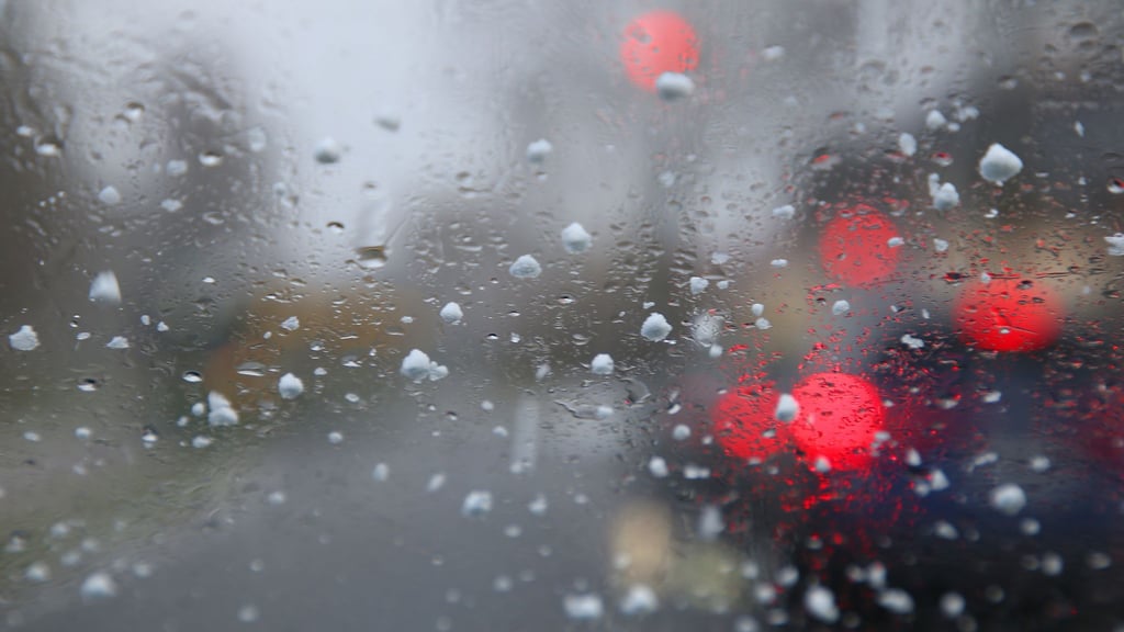 Wolken, leichter Regen und milde Temperaturen bestimmen den Start in das Wochenende in Berlin und Brandenburg. (Archivbild)