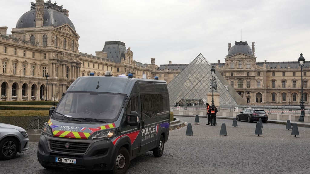 Die Polizei hat nach dem Einbruch im Louvre alle Hauptverdächtigen gefasst. (Archivbild)
