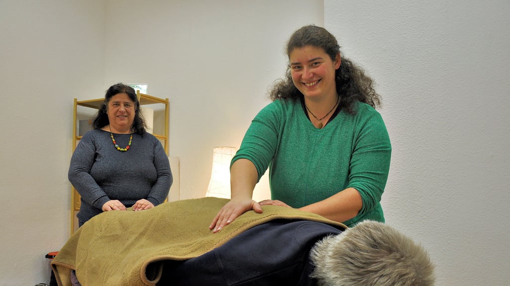 Das Mutter-Tochter-Duo Christiane (links) und Elisabeth Osterburg eröffnen in Stendal eine Doppelpraxis. 