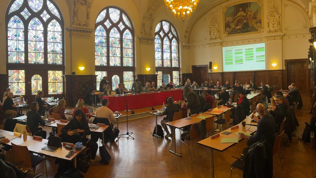 Der hallesche Stadtrat tagt im Festsaal des Stadthauses.