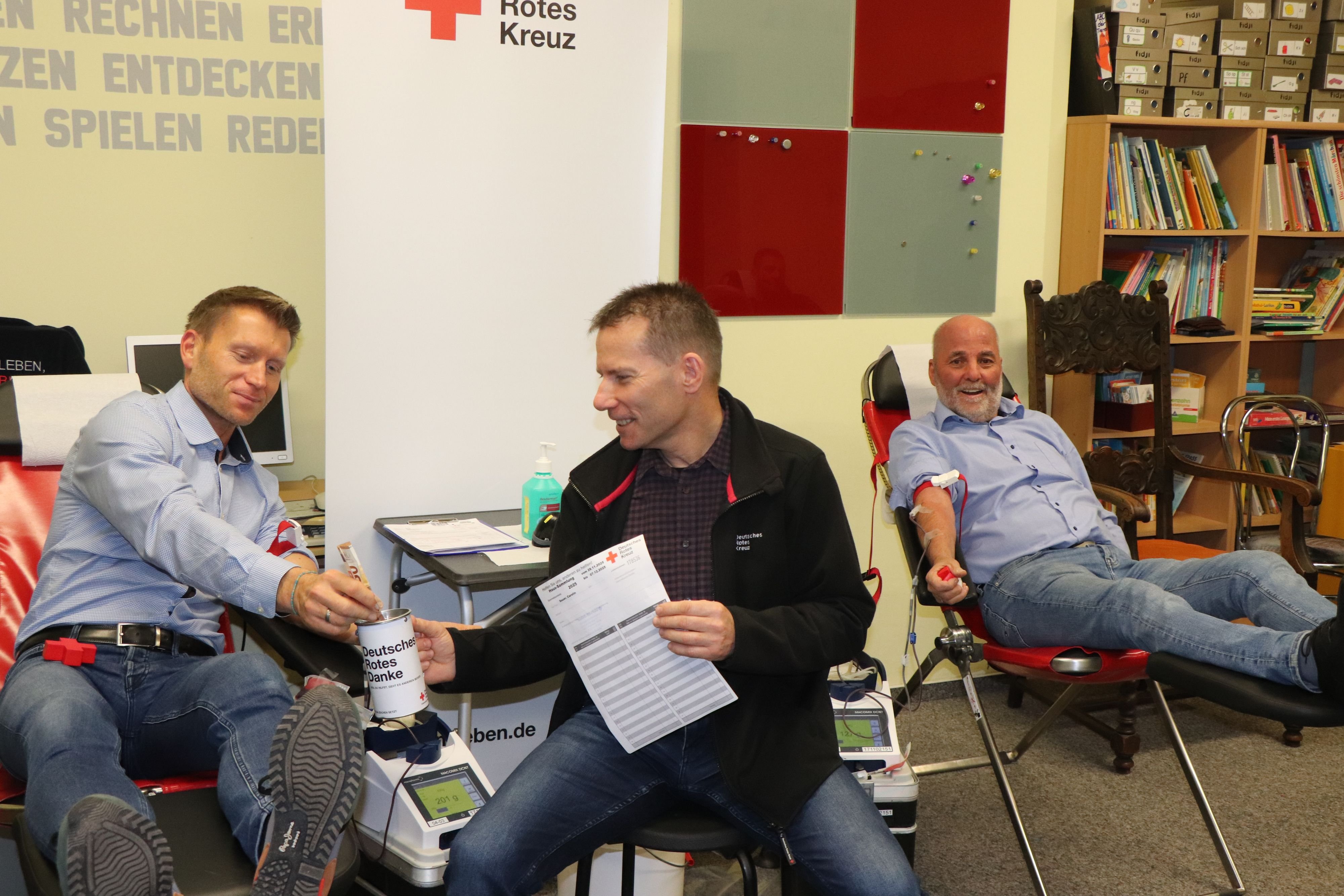 Geldspenden in der Börde: Spenden aus der Region Wanzleben für die Region: DRK-Mitarbeiter sammeln in der Vorweihnachtszeit für den guten Zweck