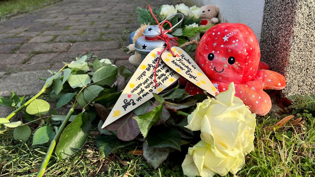 Auch am Mittwoch wurden die Ermittlungen nach dem Tod eines Babys in dem Haus am Ortsrand von Ilberstedt fortgesetzt.