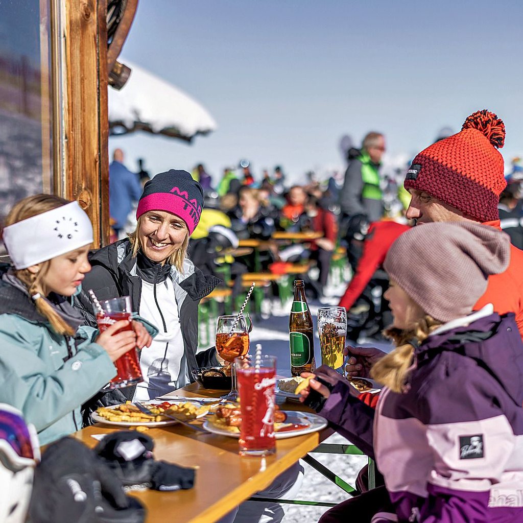 Jause-Pause auf der Hütte.