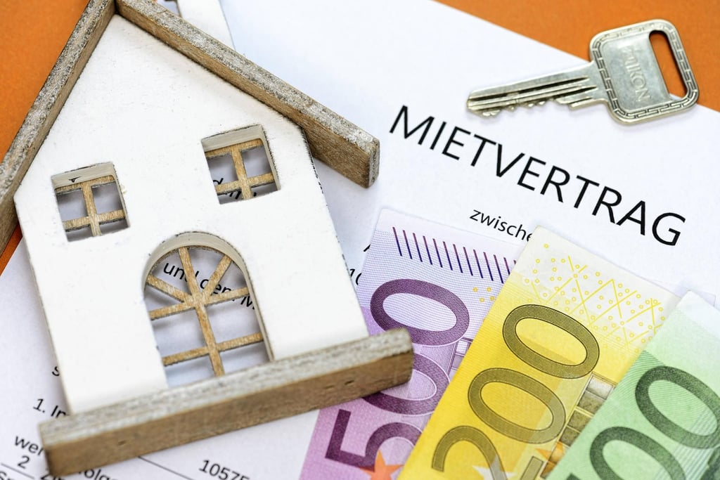 Laut der Reformpläne in Sachen Bürgergeld können künftig unter anderem die Mietzahlungen gestrichen werden, hält man sich nicht an die Regeln. Vermieter wären in dem Fall die Benachteiligten.