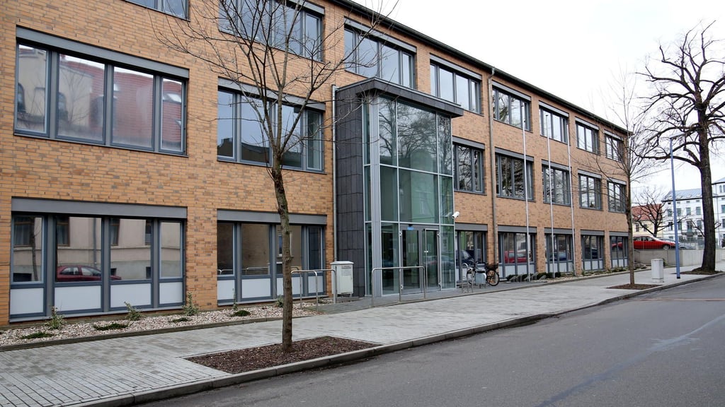 Am Amtsgericht Bernburg musste sich ein Mann verantworten, der immer wieder ohne Führerschein unterwegs war.