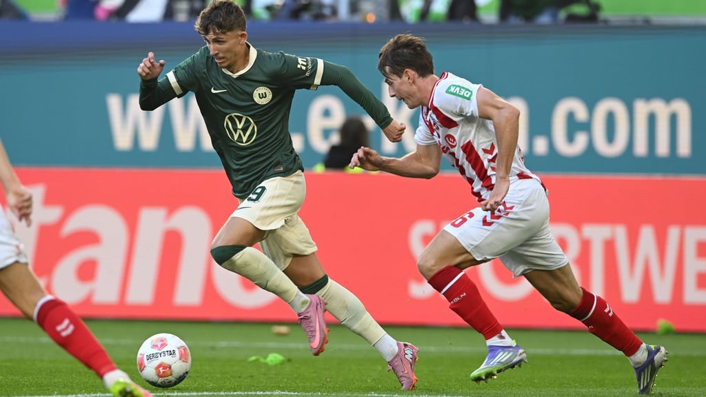 Rückkehr nach Frankfurt: Jesper Lindström vom VfL Wolfsburg (l).