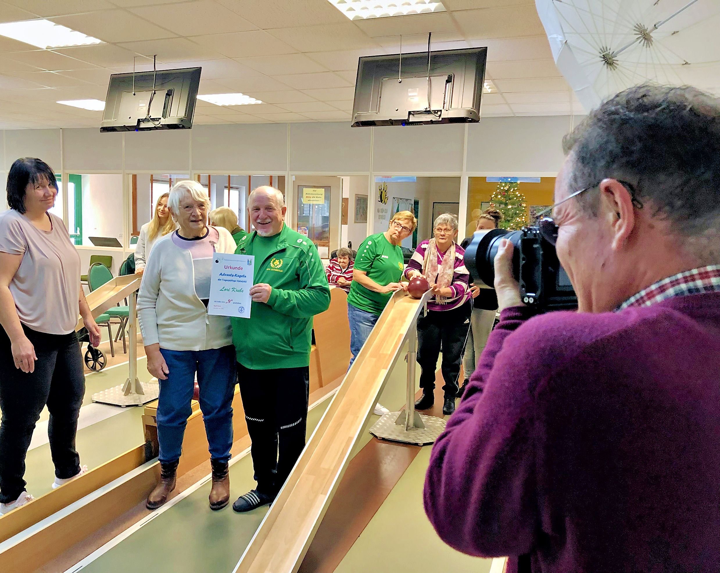 Inklusion in Osterfeld: Warum bei Kegelspaß mit Senioren die Kamera dabei war