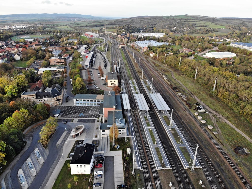 Blick auf den Sangerhäuser Bahnhof aus der Luft. Die Bahn kündigt umfangreiche Arbeiten im Dezember an.  
