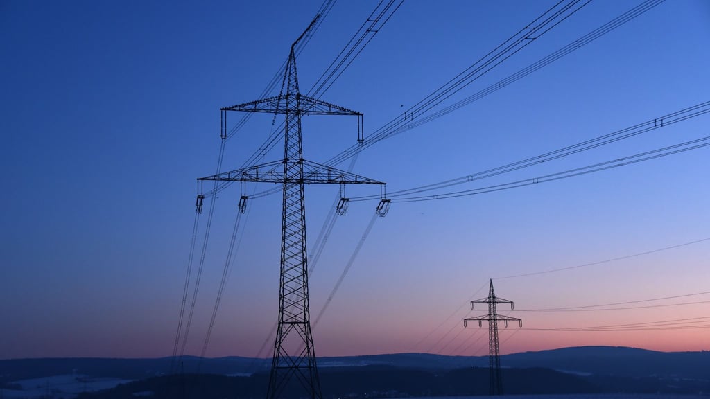 Viele Energieanbieter senken zum Jahreswechsel die Preise: Ein Tarifvergleich kann bares Geld sparen.