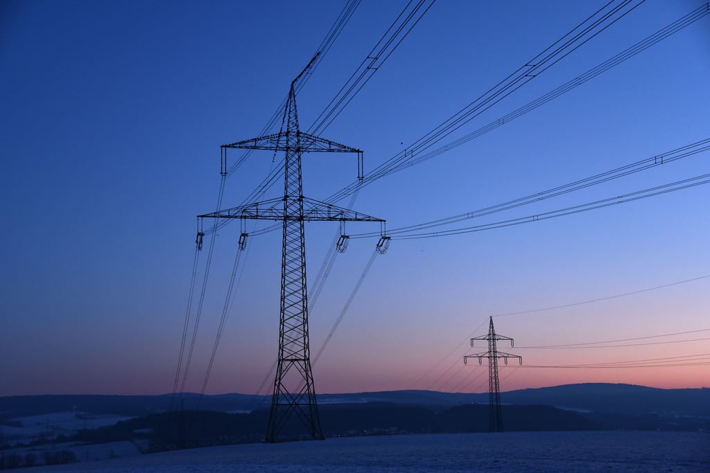 Viele Energieanbieter senken zum Jahreswechsel die Preise: Ein Tarifvergleich kann bares Geld sparen.